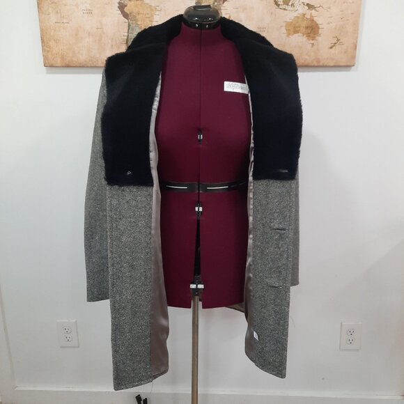 Pendleton Wool - Men's gray herringbone peacoat w/ faux fur collar - Picture 2 of 15